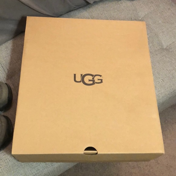 Ugg Adirondack Boot- Gray Leopard! - Picture 12 of 16